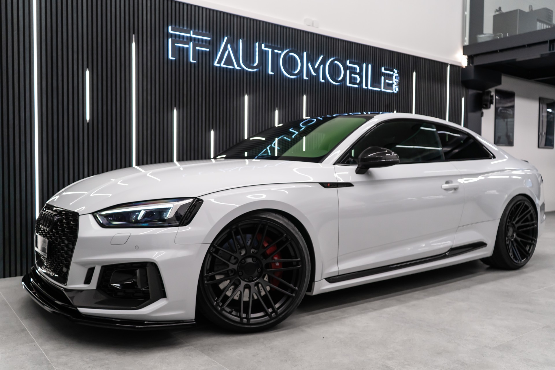 AUDI RS5 COUPÉ 2.9 TFSI QUATTRO TIPTRONIC / WHITE&BLACK / CH-FZ