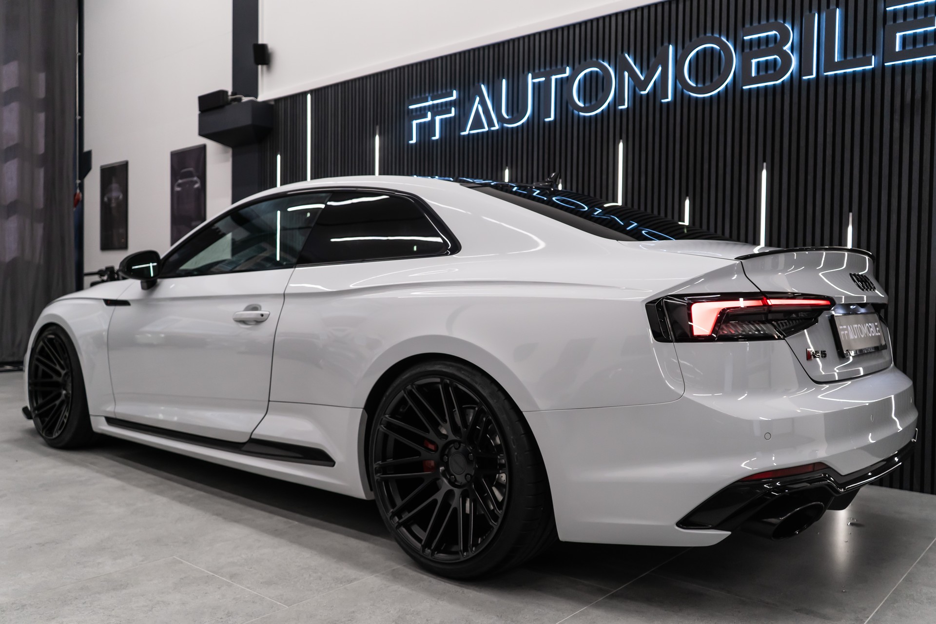 AUDI RS5 COUPÉ 2.9 TFSI QUATTRO TIPTRONIC / WHITE&BLACK / CH-FZ-image-11
