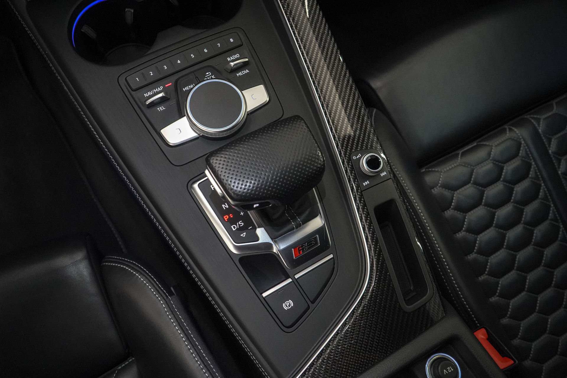 AUDI RS5 COUPÉ 2.9 TFSI QUATTRO TIPTRONIC / WHITE&BLACK / CH-FZ-image-25