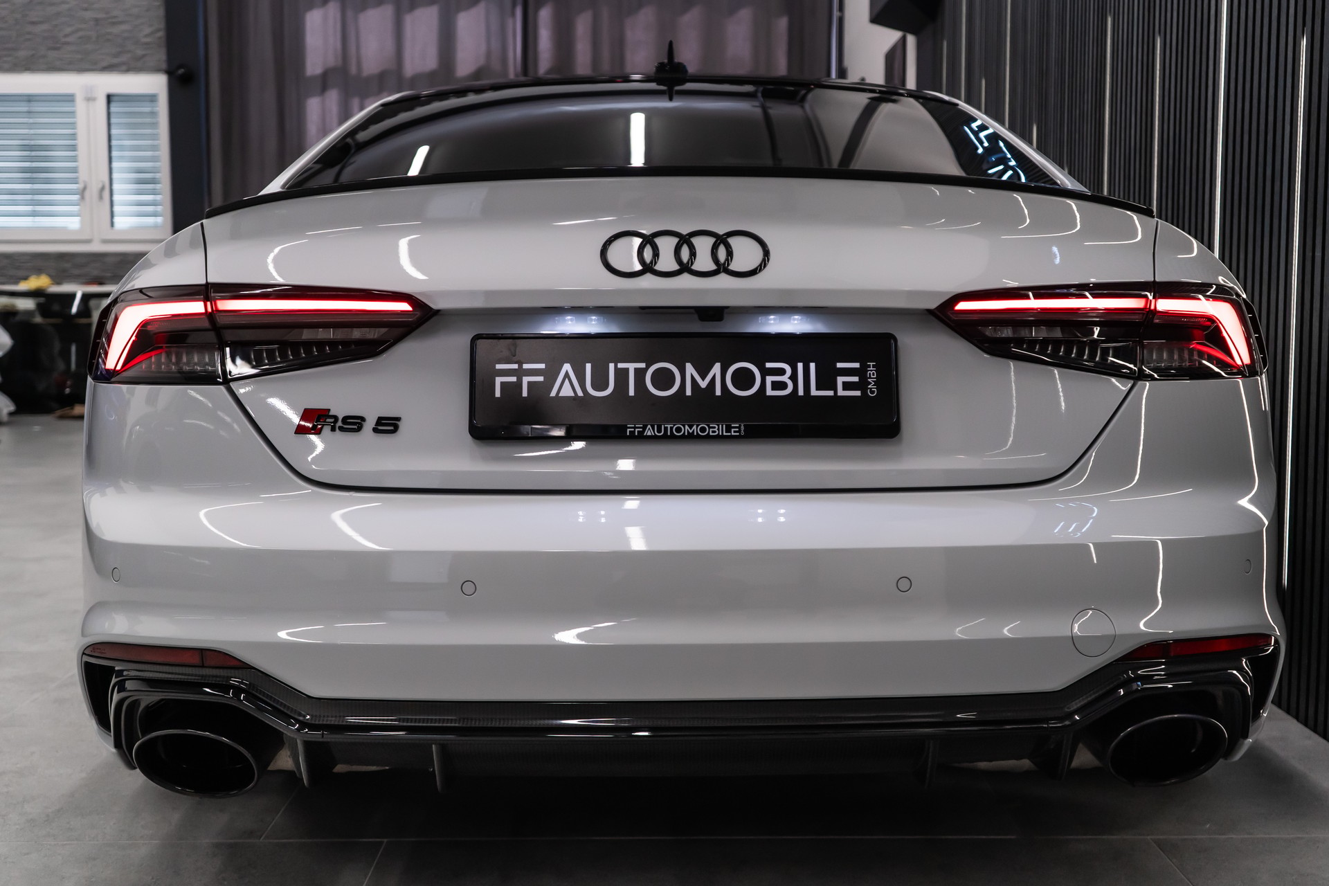 AUDI RS5 COUPÉ 2.9 TFSI QUATTRO TIPTRONIC / WHITE&BLACK / CH-FZ-image-14