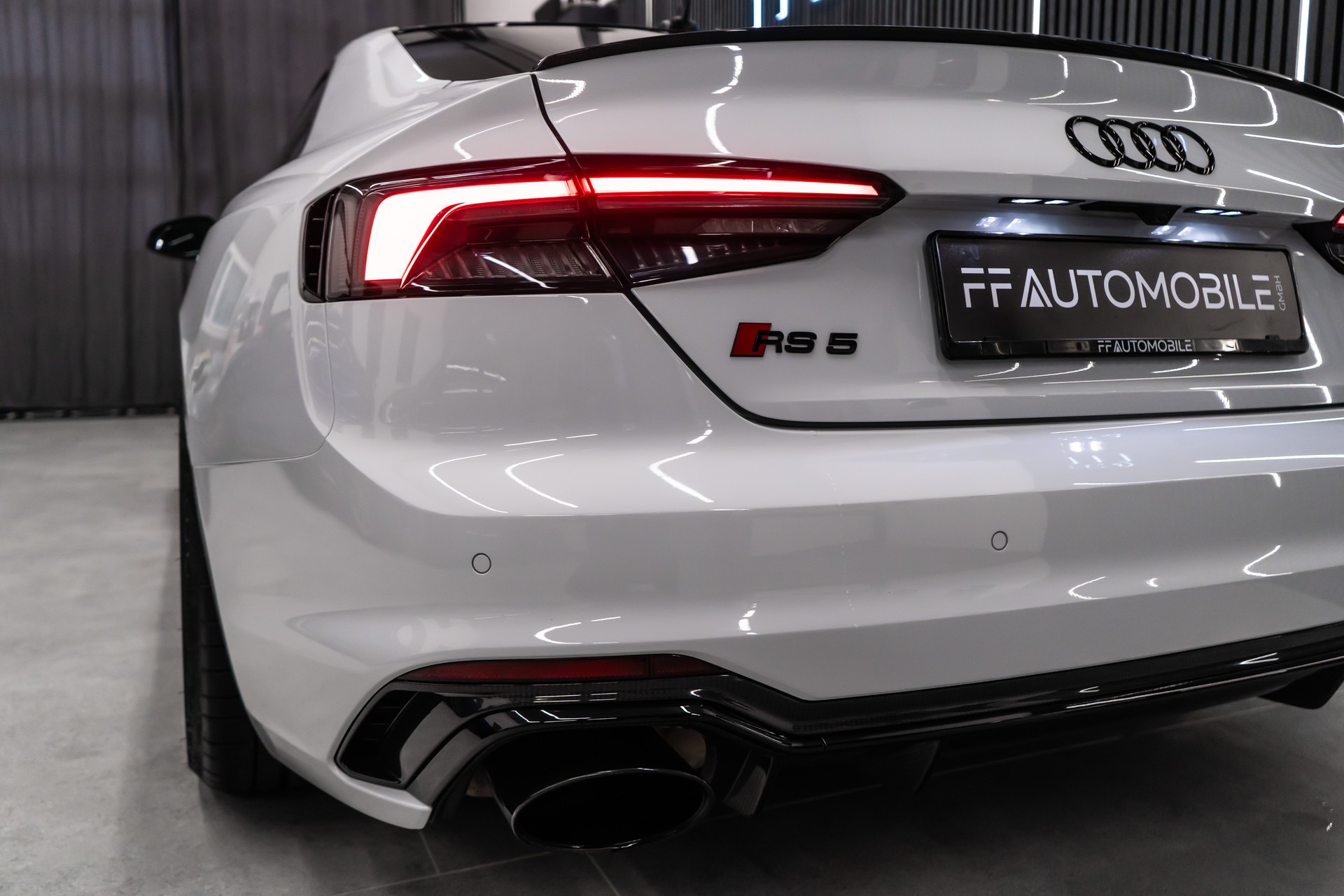 AUDI RS5 COUPÉ 2.9 TFSI QUATTRO TIPTRONIC / WHITE&BLACK / CH-FZ-image-12