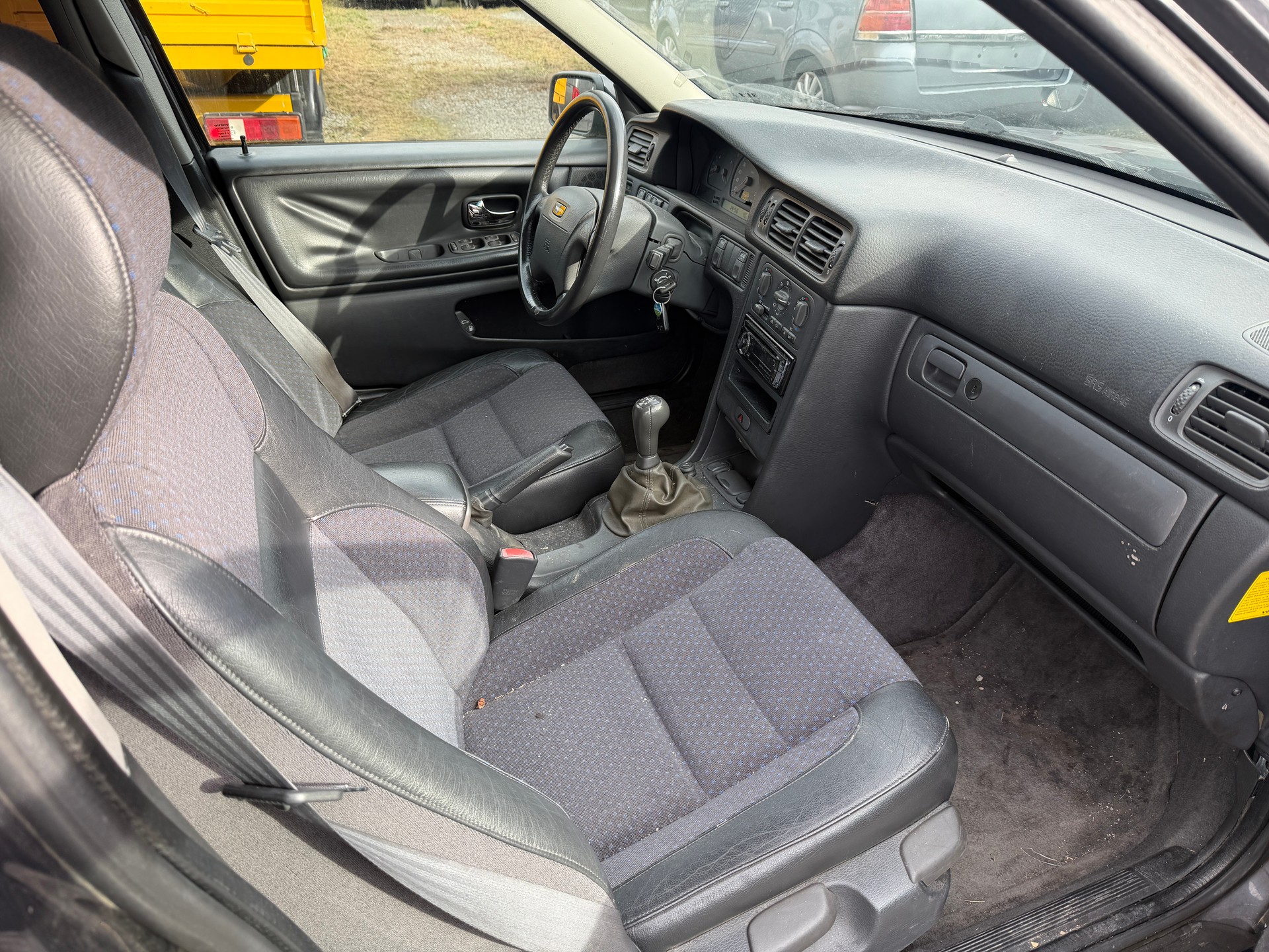VOLVO V70 2.5 LPT-image-8