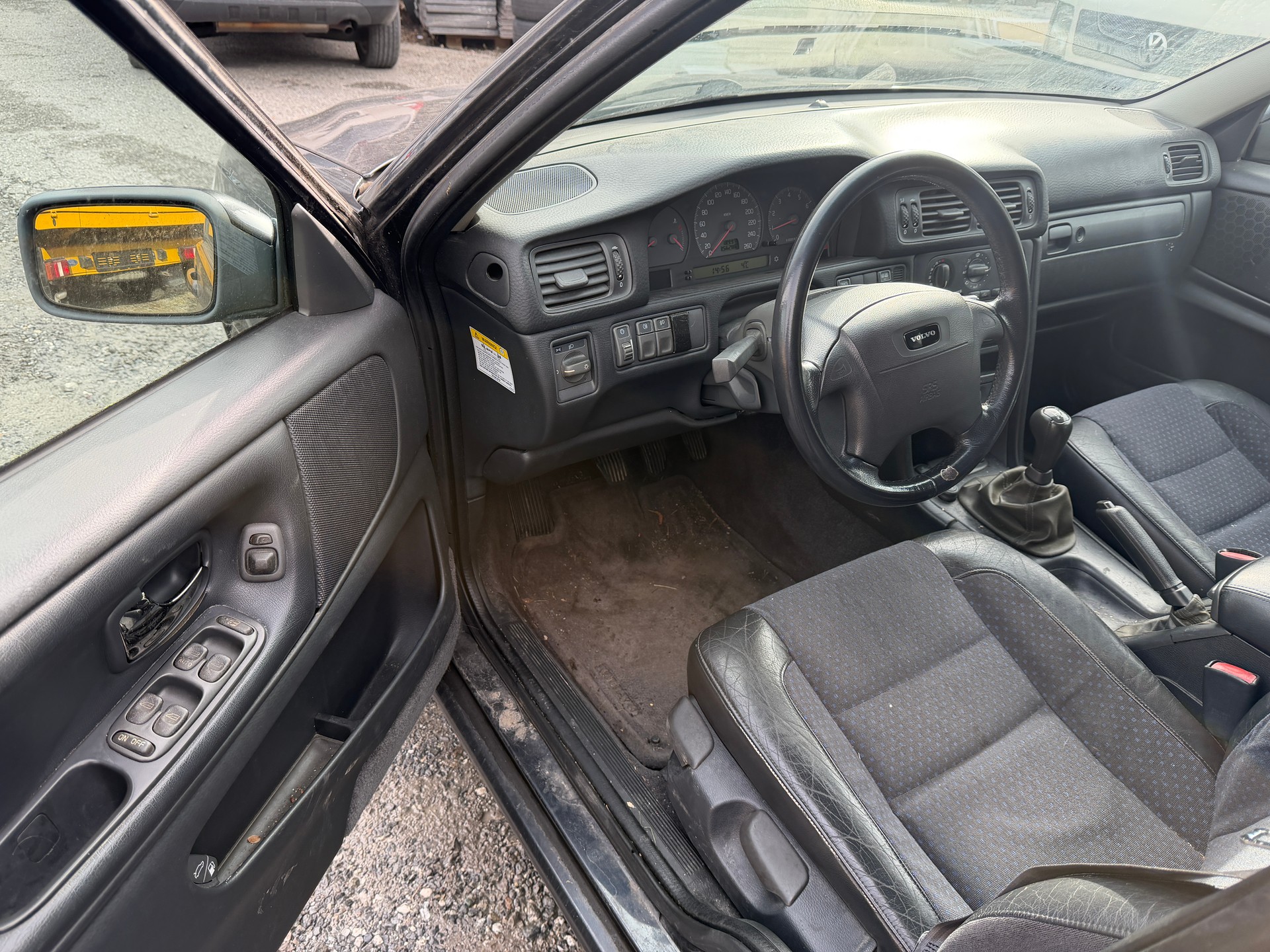 VOLVO V70 2.5 LPT-image-7