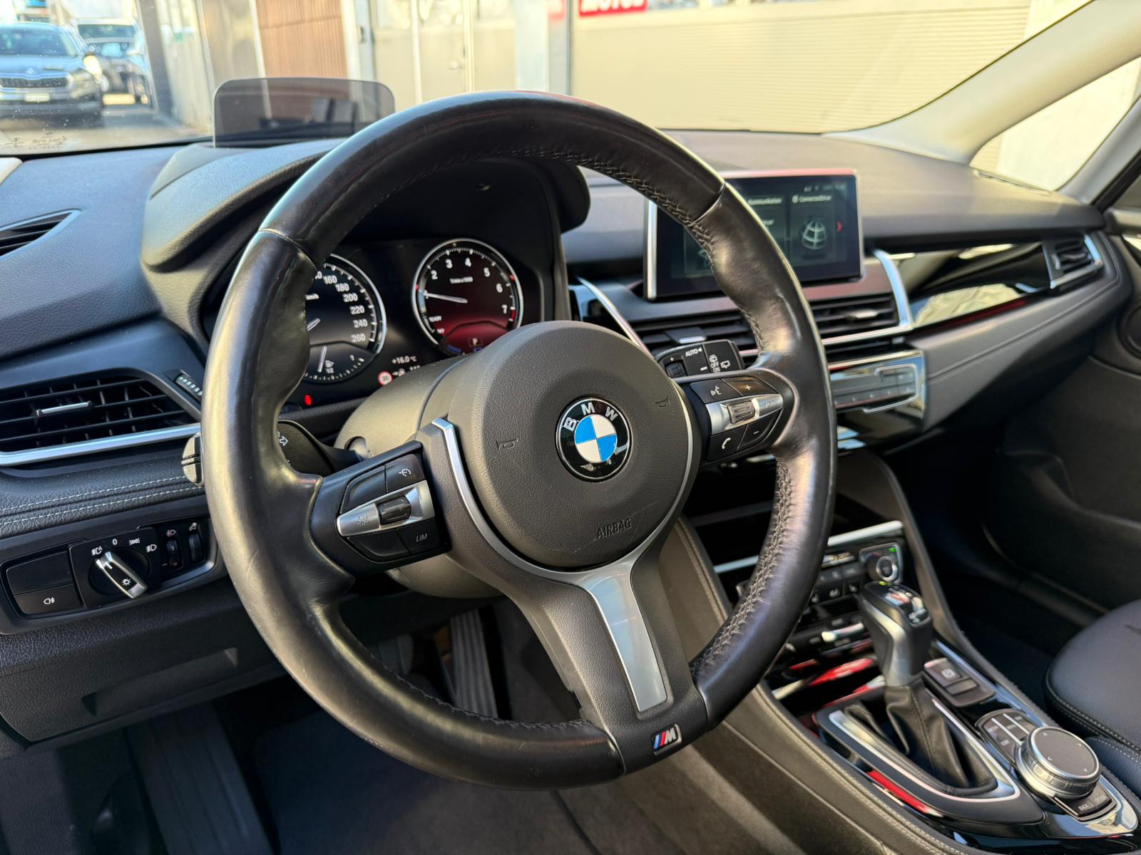 BMW 225xe iPerformance Active Tourer Steptronic M Sport-image-12