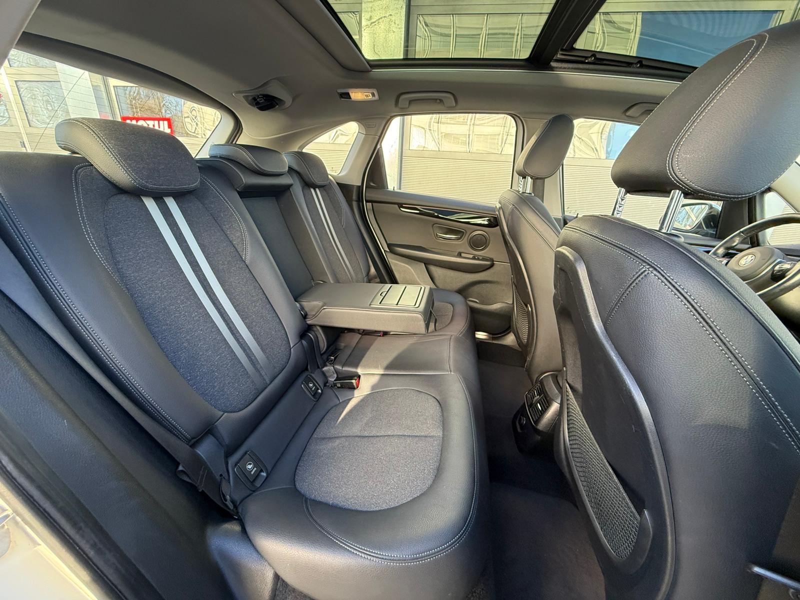 BMW 225xe iPerformance Active Tourer Steptronic M Sport-image-11