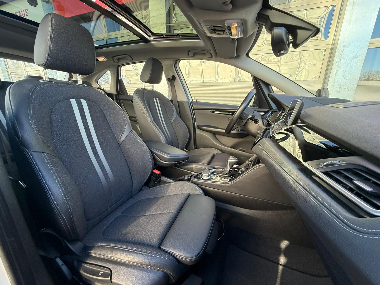 BMW 225xe iPerformance Active Tourer Steptronic M Sport-image-10