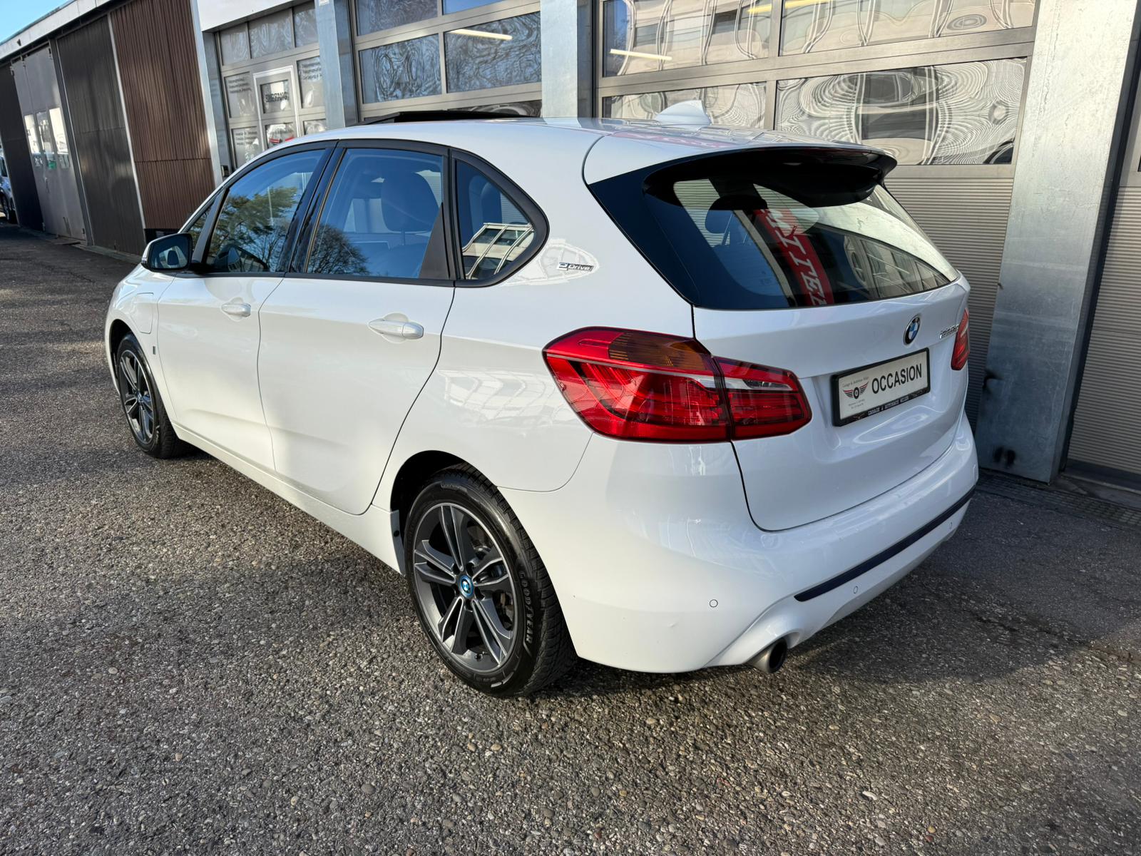 BMW 225xe iPerformance Active Tourer Steptronic M Sport-image-6
