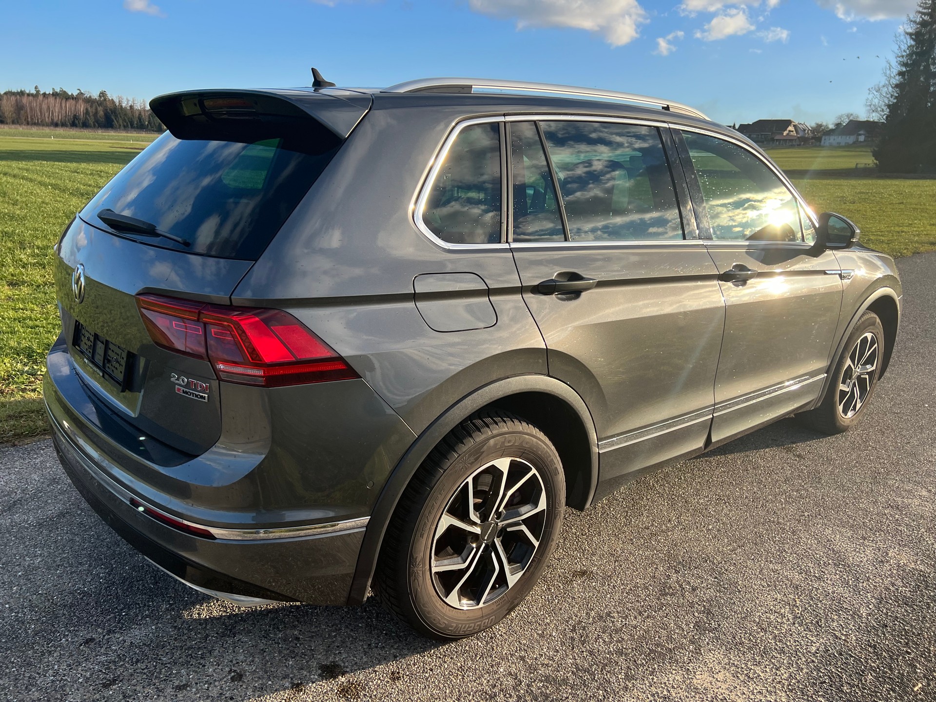 VW Tiguan 2.0 TDI SCR R-Line 4Motion DSG-image-3