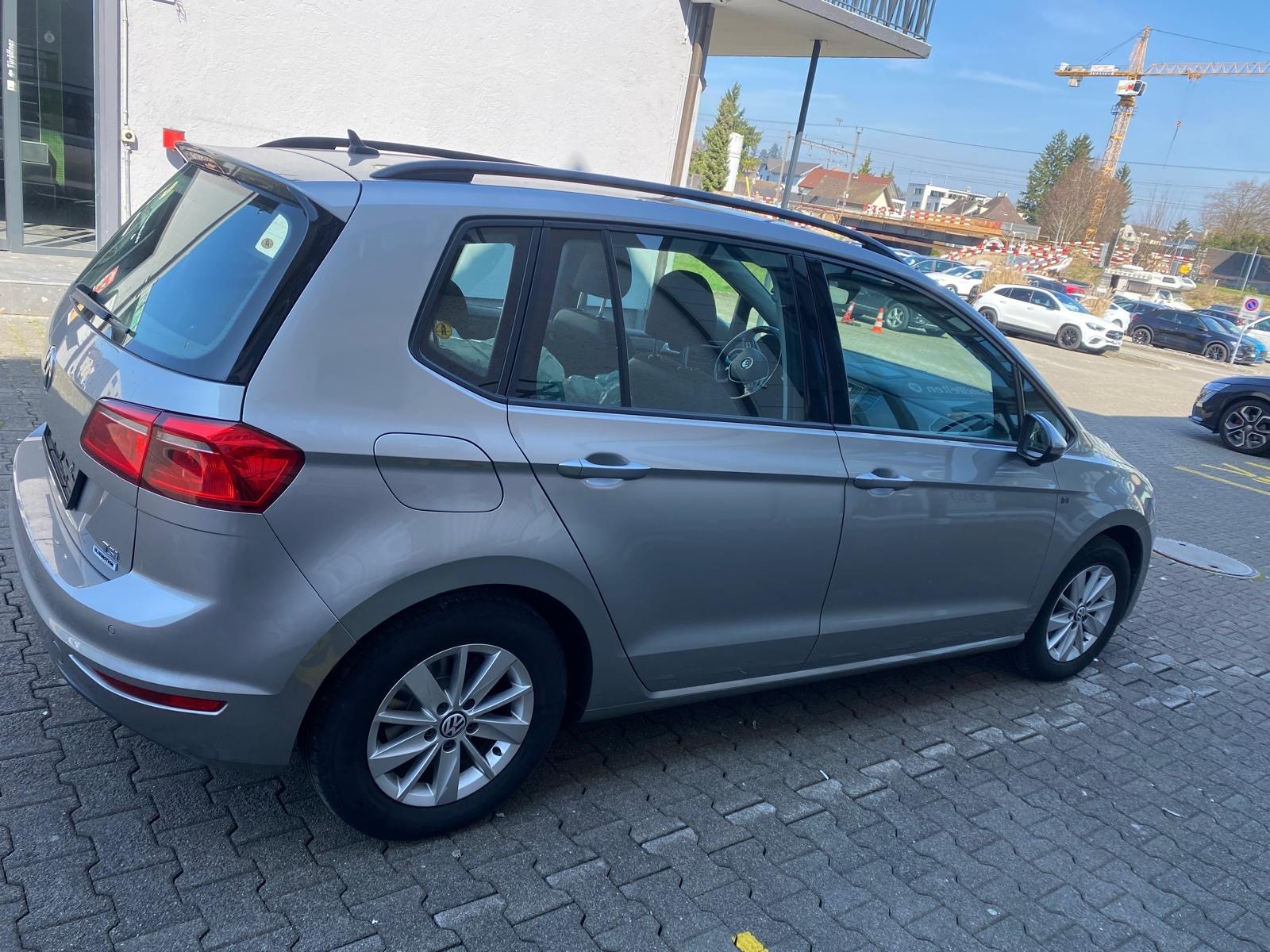 VW Golf Sportsvan 1.2 TSI Family-image-4