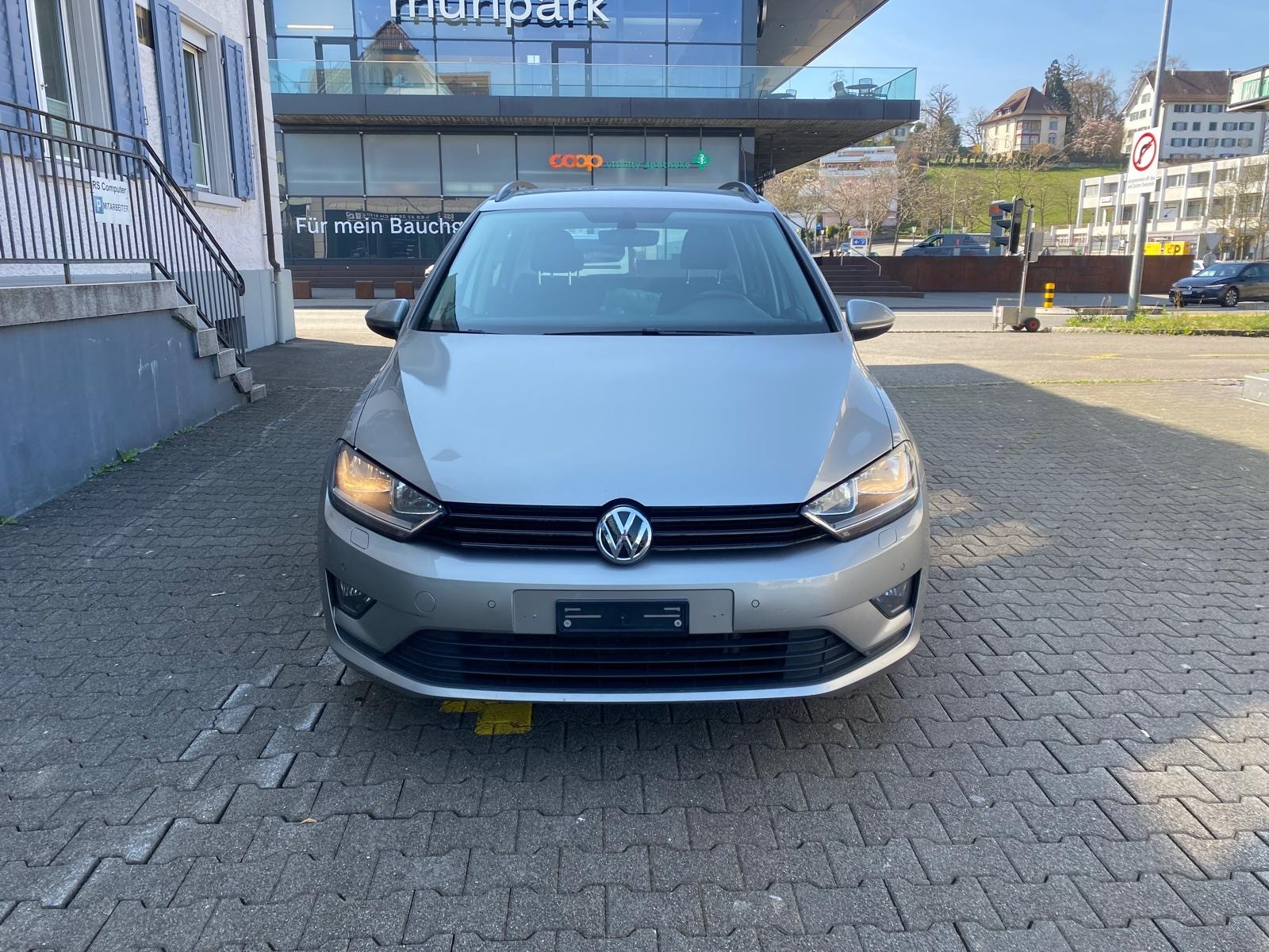 VW Golf Sportsvan 1.2 TSI Family-image-0