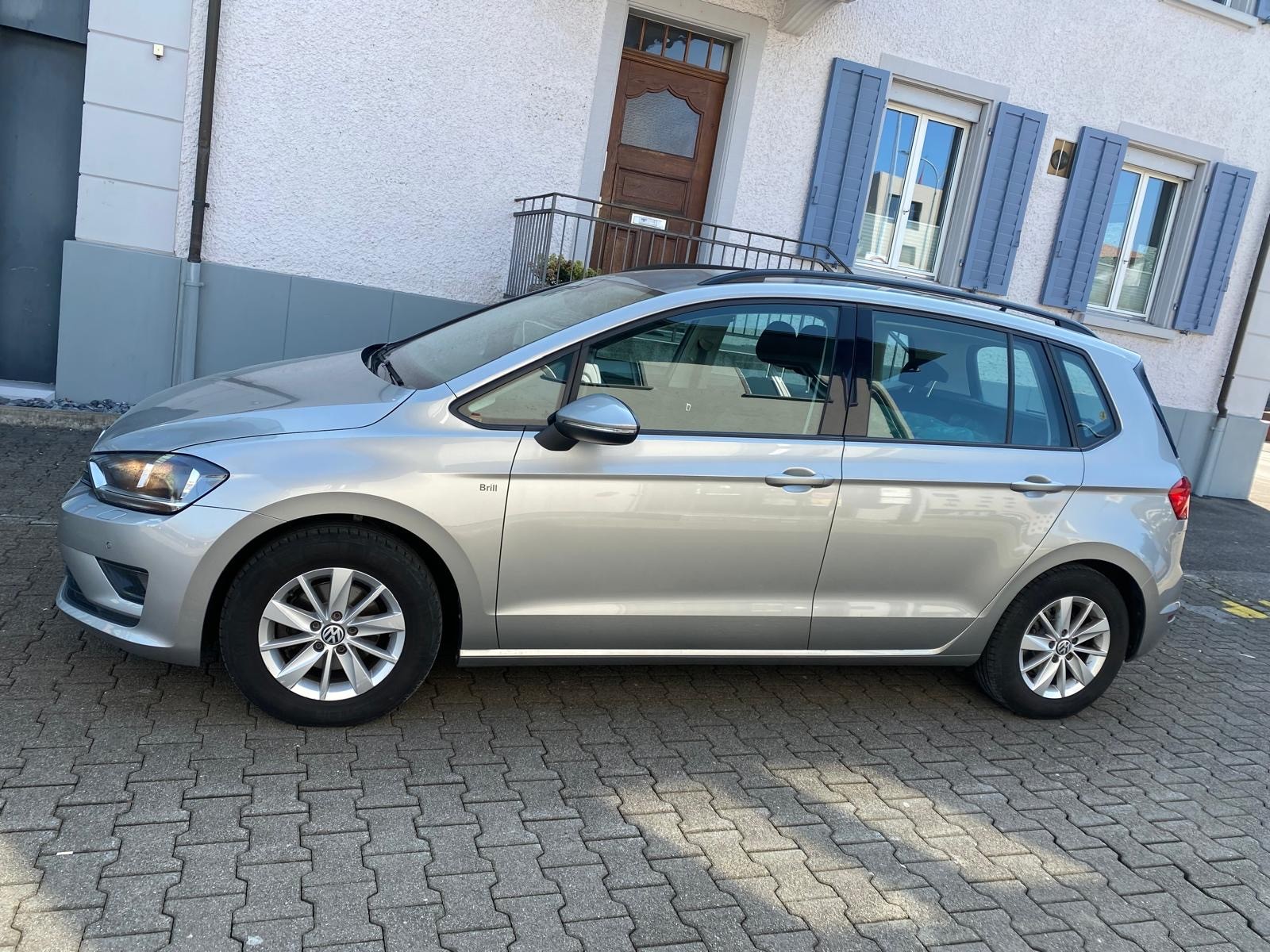 VW Golf Sportsvan 1.2 TSI Family-image-2