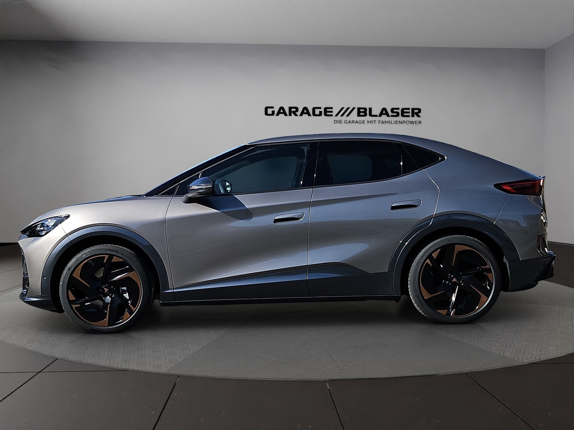 CUPRA Tavascan Type 9 77 kWh VZ Adrenaline-image-1