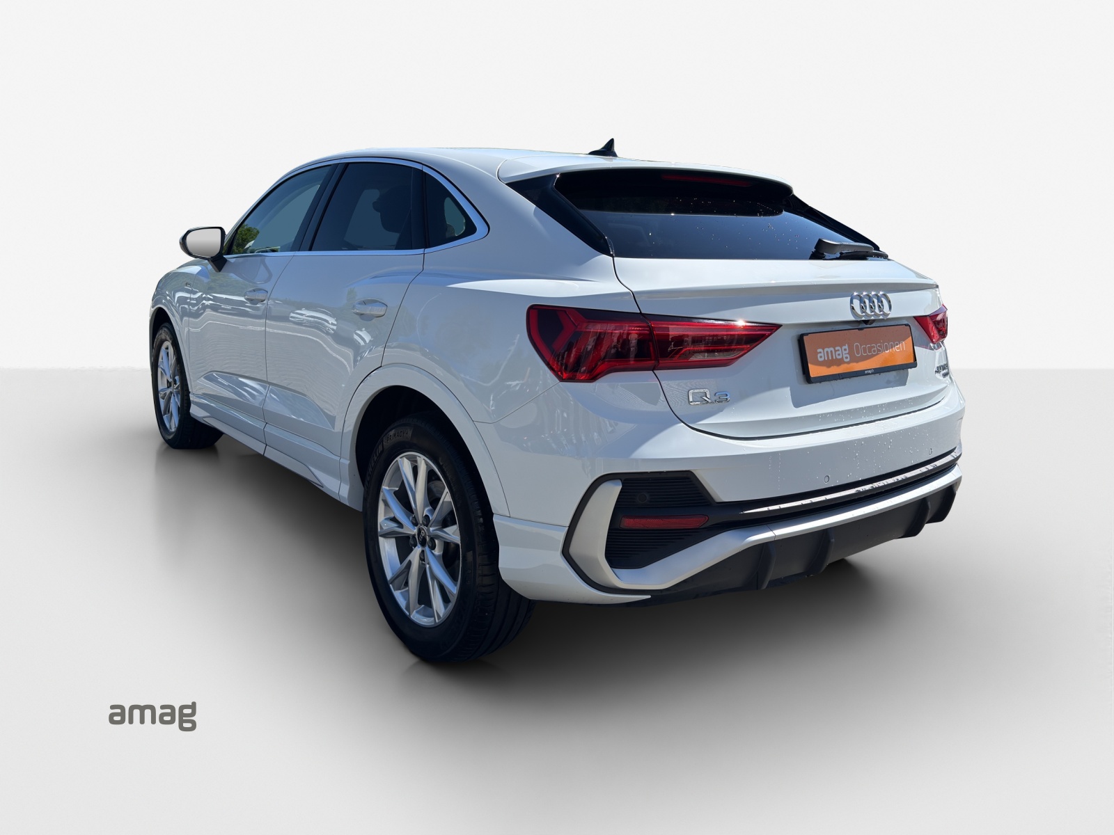 AUDI Q3 Sportback 40 TFSI S line quattro S-tronic-image-2