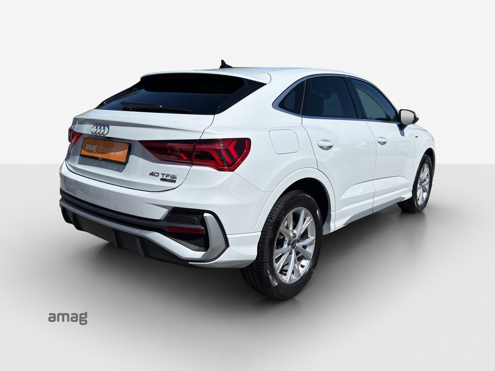 AUDI Q3 Sportback 40 TFSI S line quattro S-tronic-image-4
