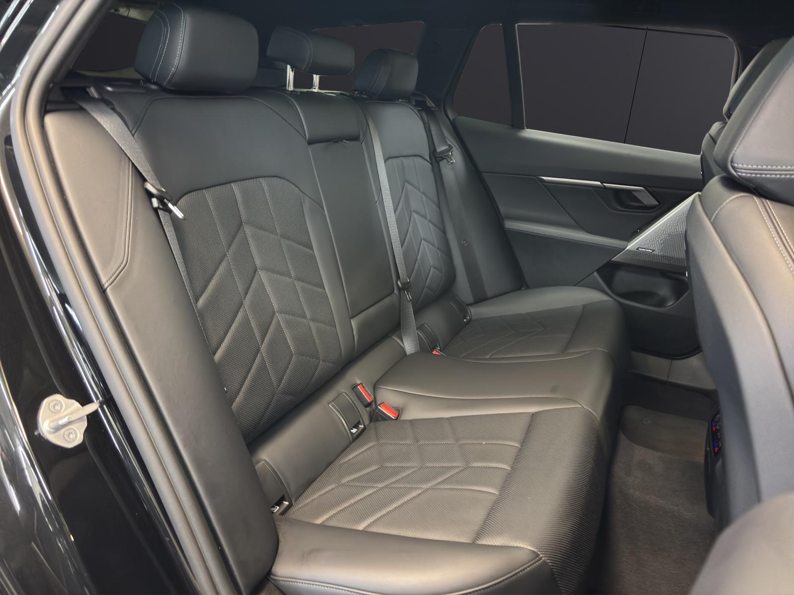 BMW 520d xDrive Touring-image-13