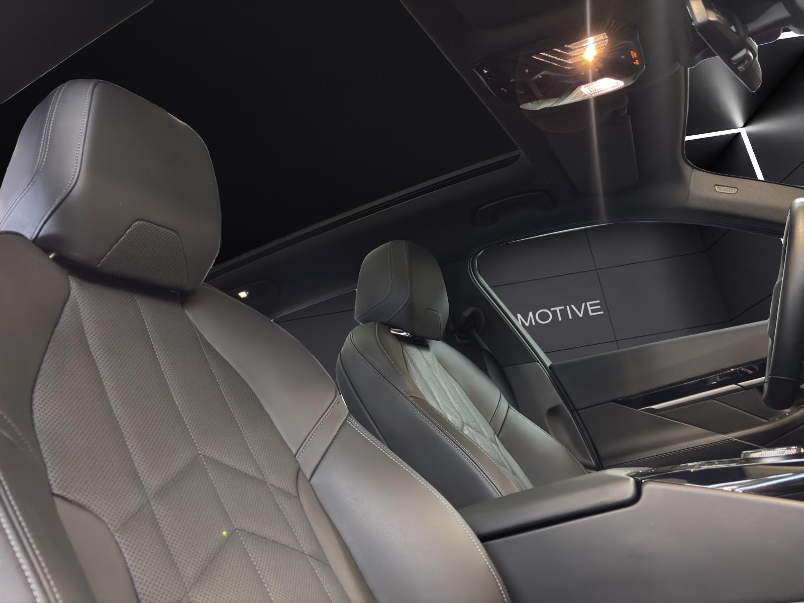 BMW 520d xDrive Touring-image-16