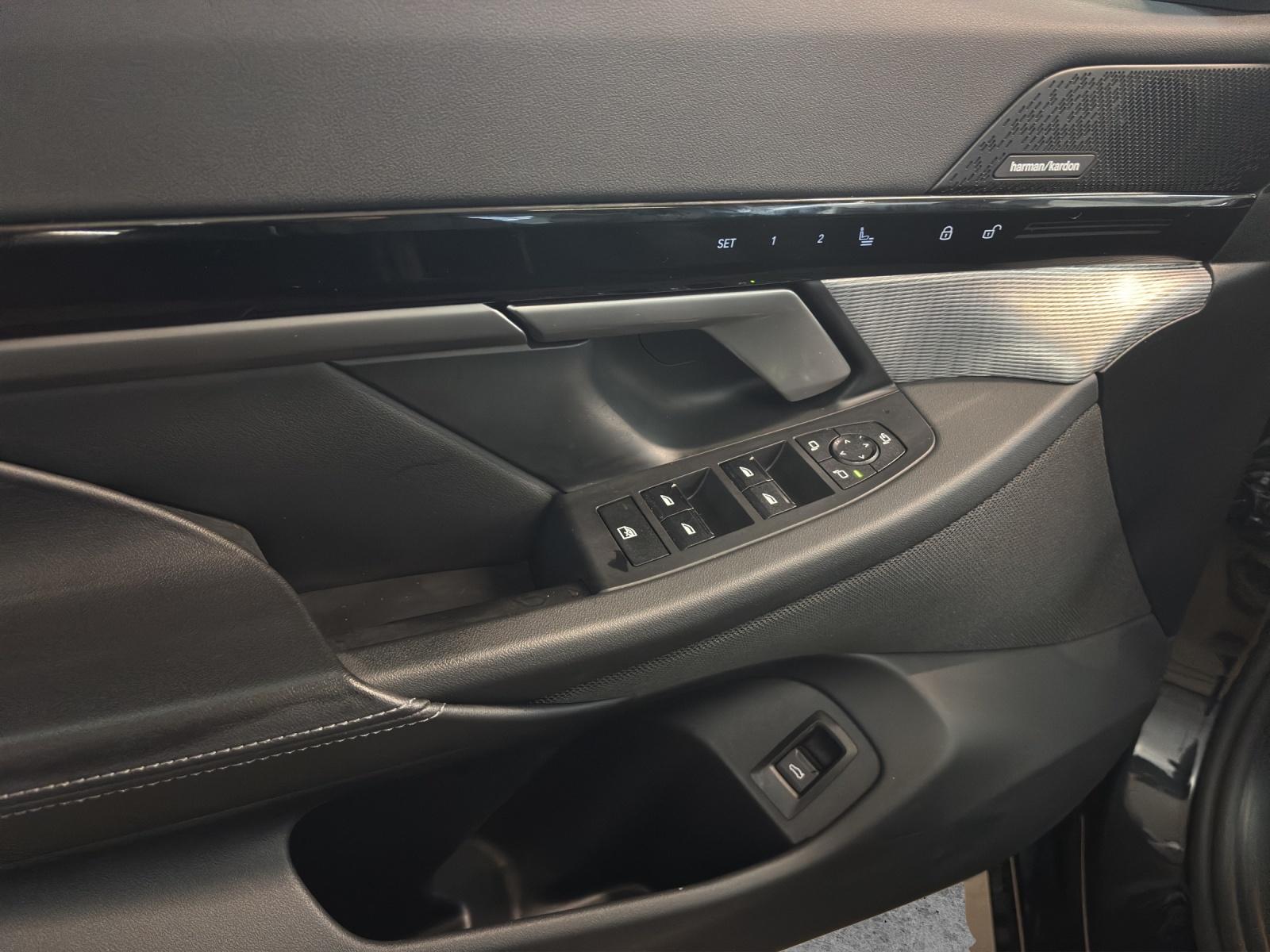 BMW 520d xDrive Touring-image-9
