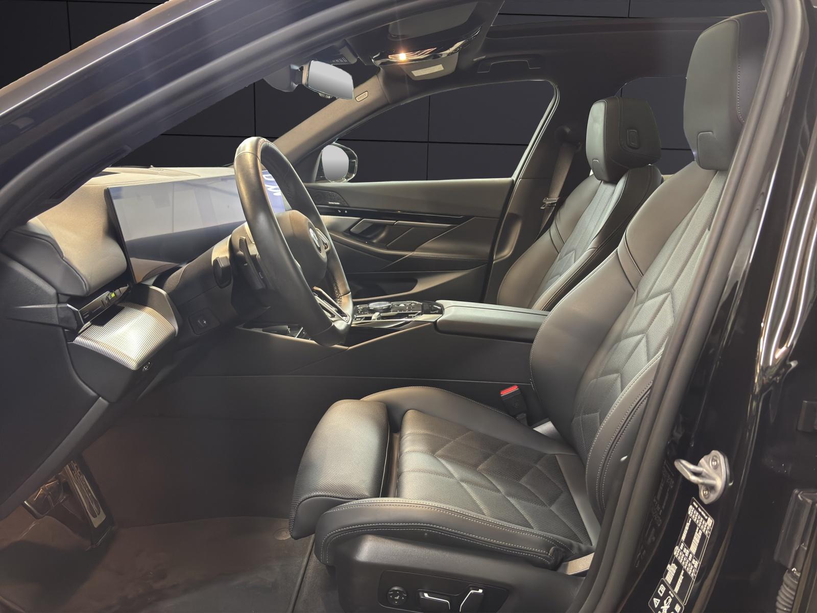 BMW 520d xDrive Touring-image-10