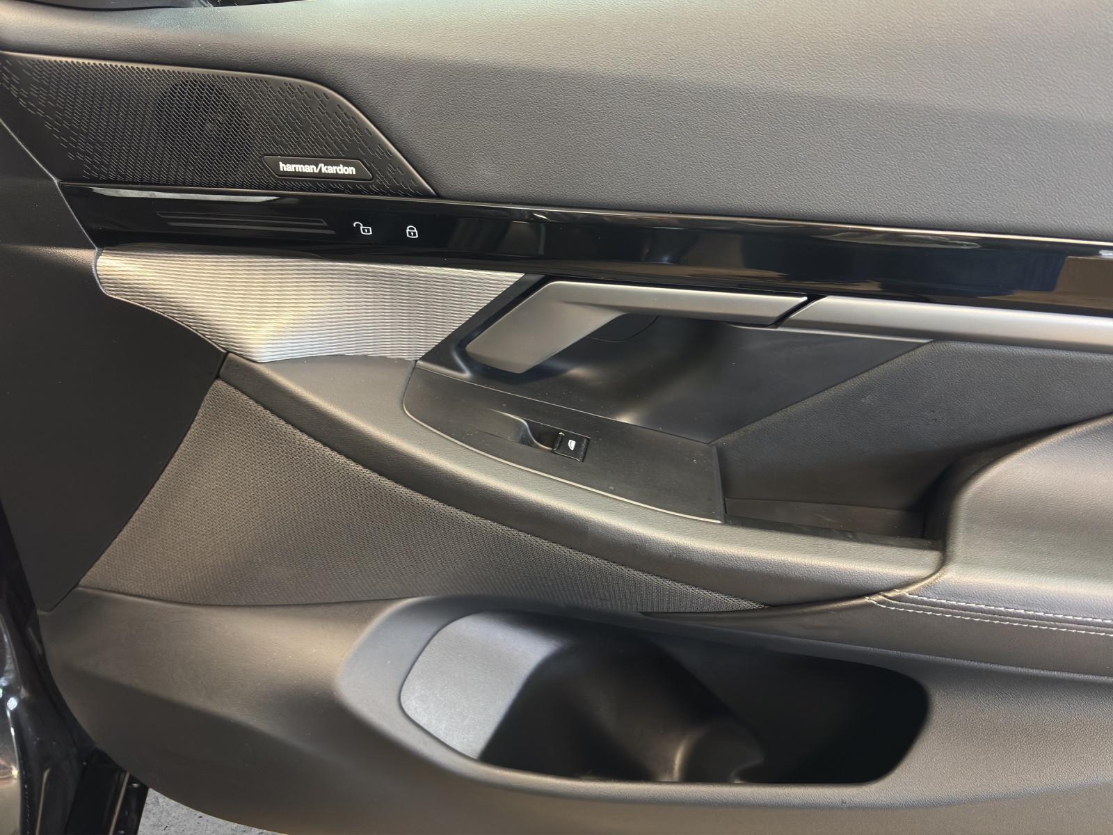 BMW 520d xDrive Touring-image-15