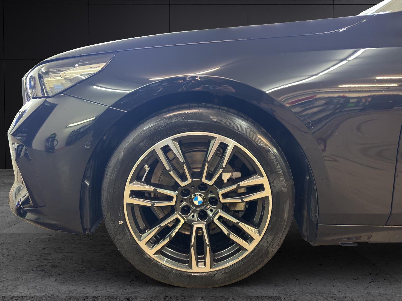 BMW 520d xDrive Touring-image-8