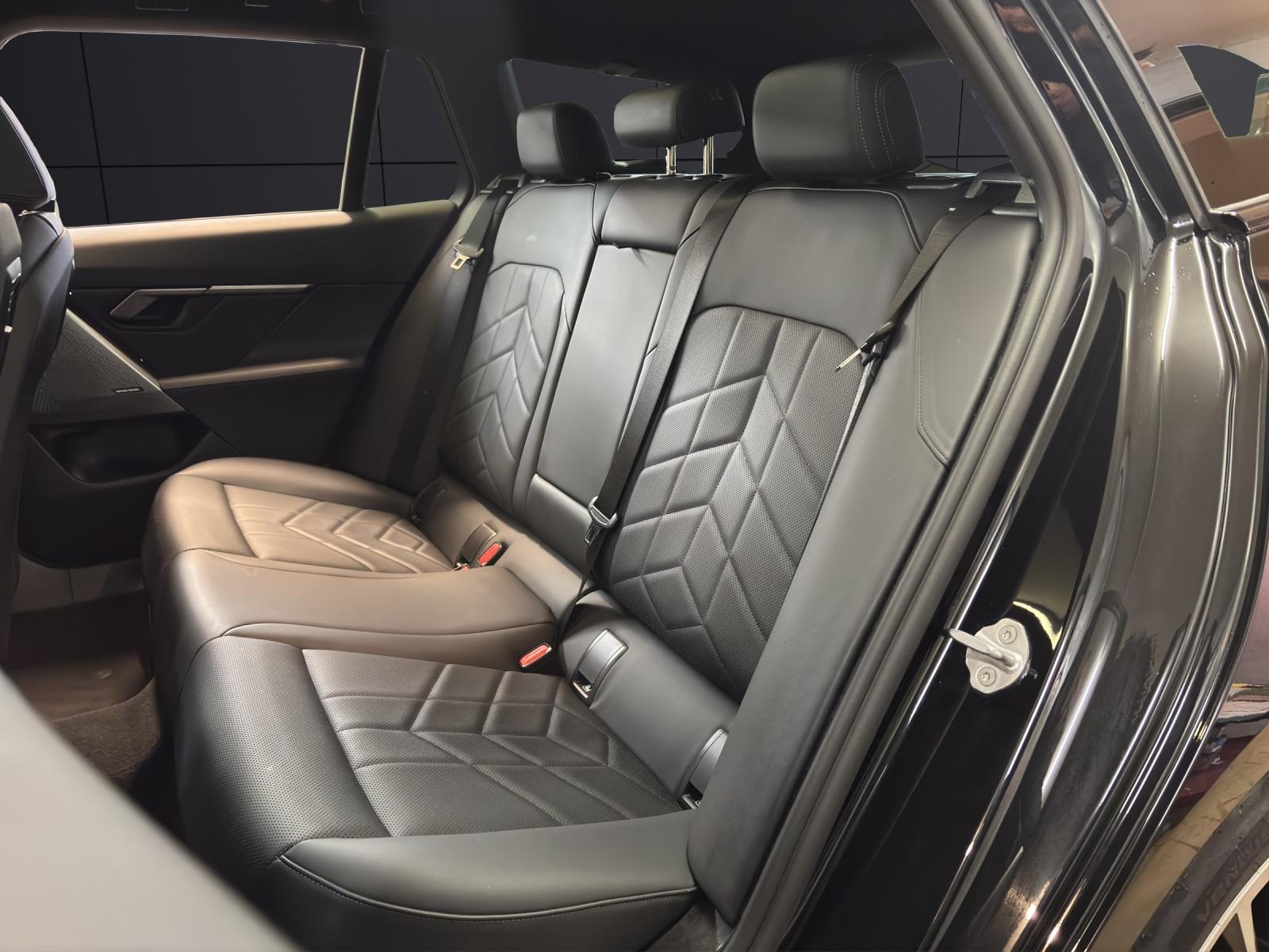 BMW 520d xDrive Touring-image-11