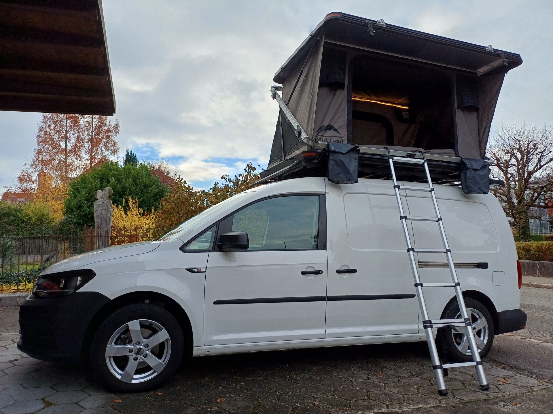 VW Caddy Maxi 2.0TDI Camper-image-0