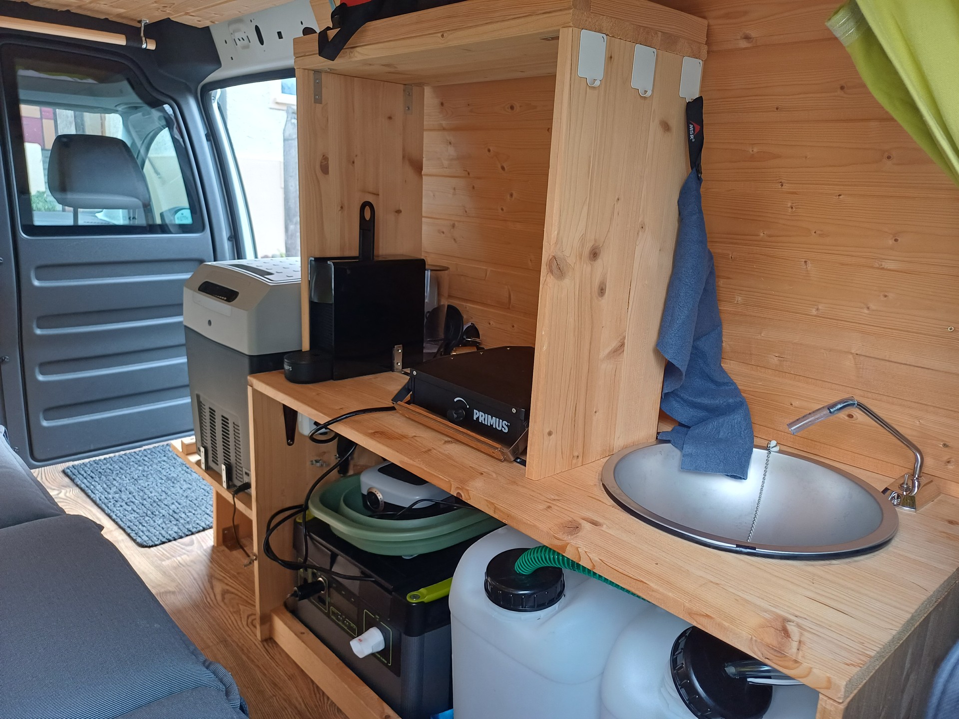 VW Caddy Maxi 2.0TDI Camper-image-4