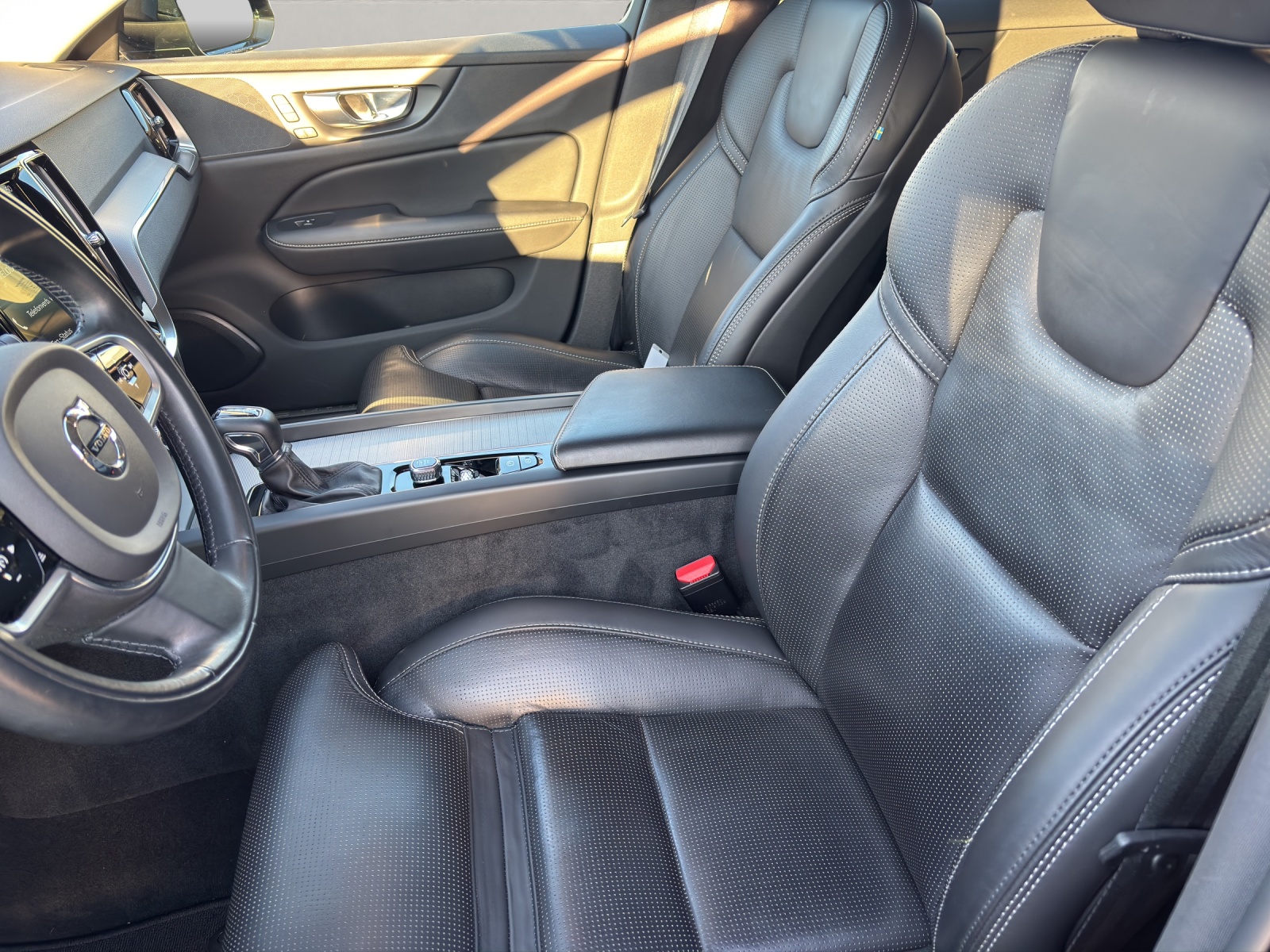 VOLVO V60 Cross Country 2.0 D4 AWD-image-13