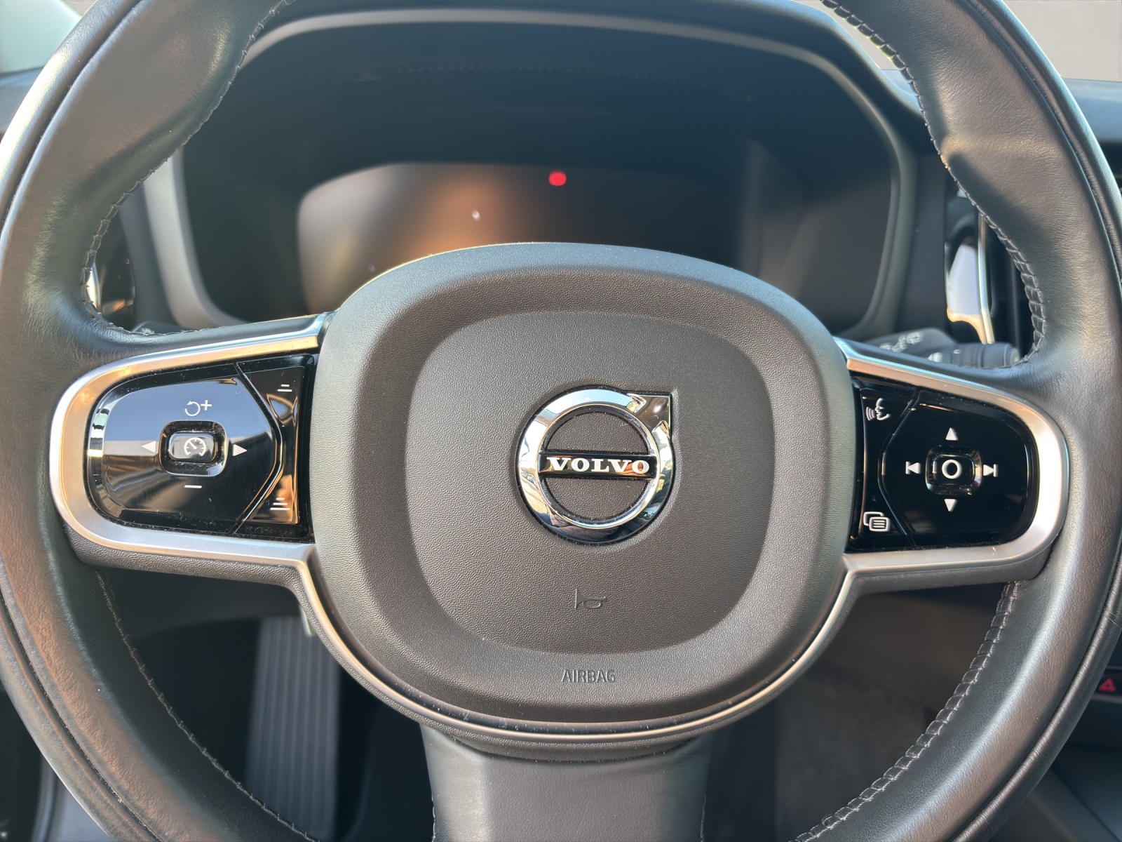 VOLVO V60 Cross Country 2.0 D4 AWD-image-9