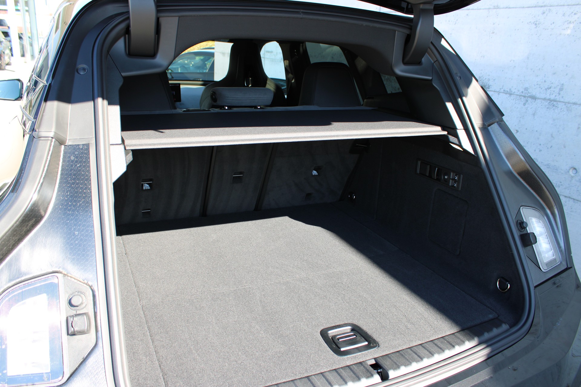 BMW iX xDrive60 M Sport Pro-image-10
