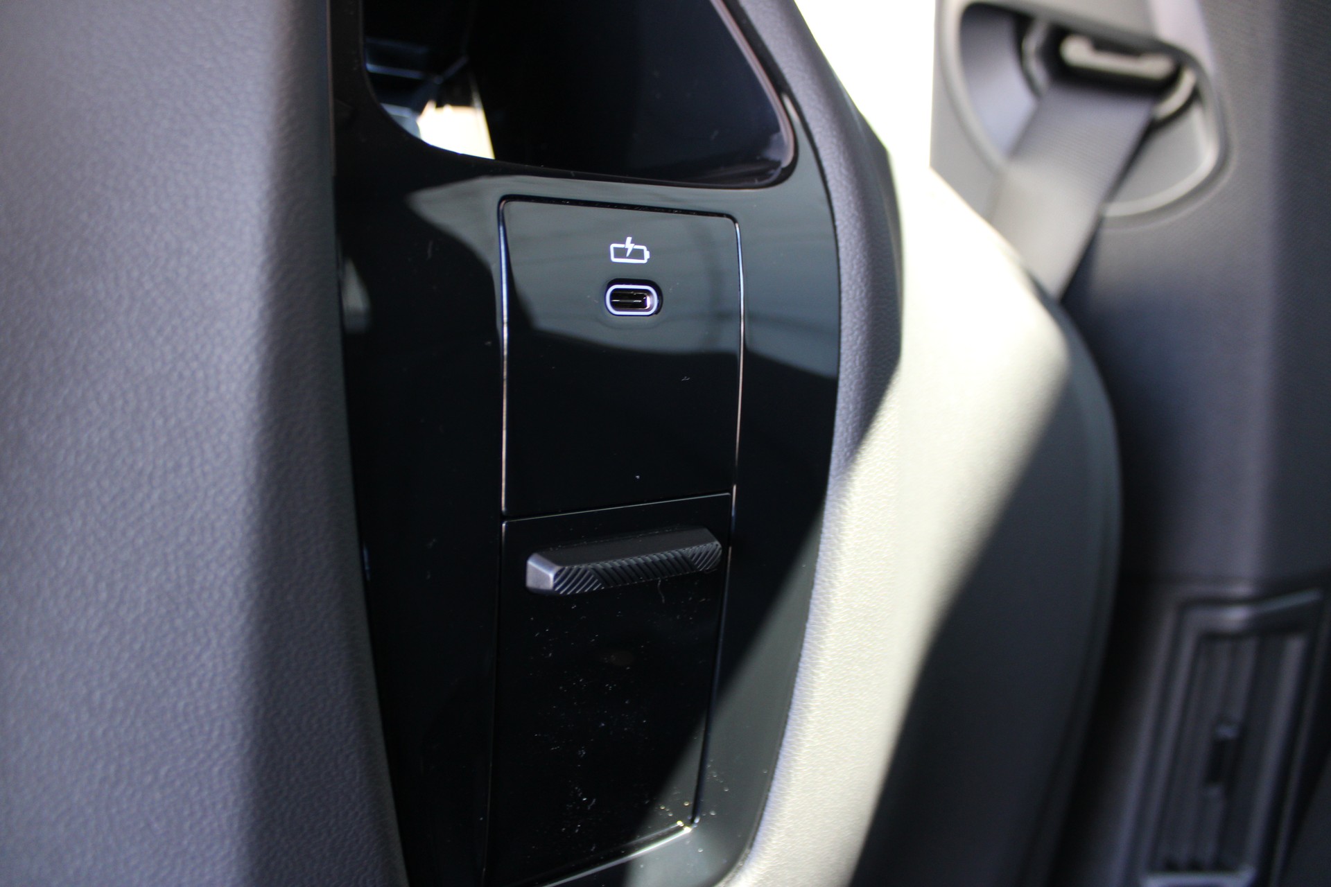 BMW iX xDrive60 M Sport Pro-image-16