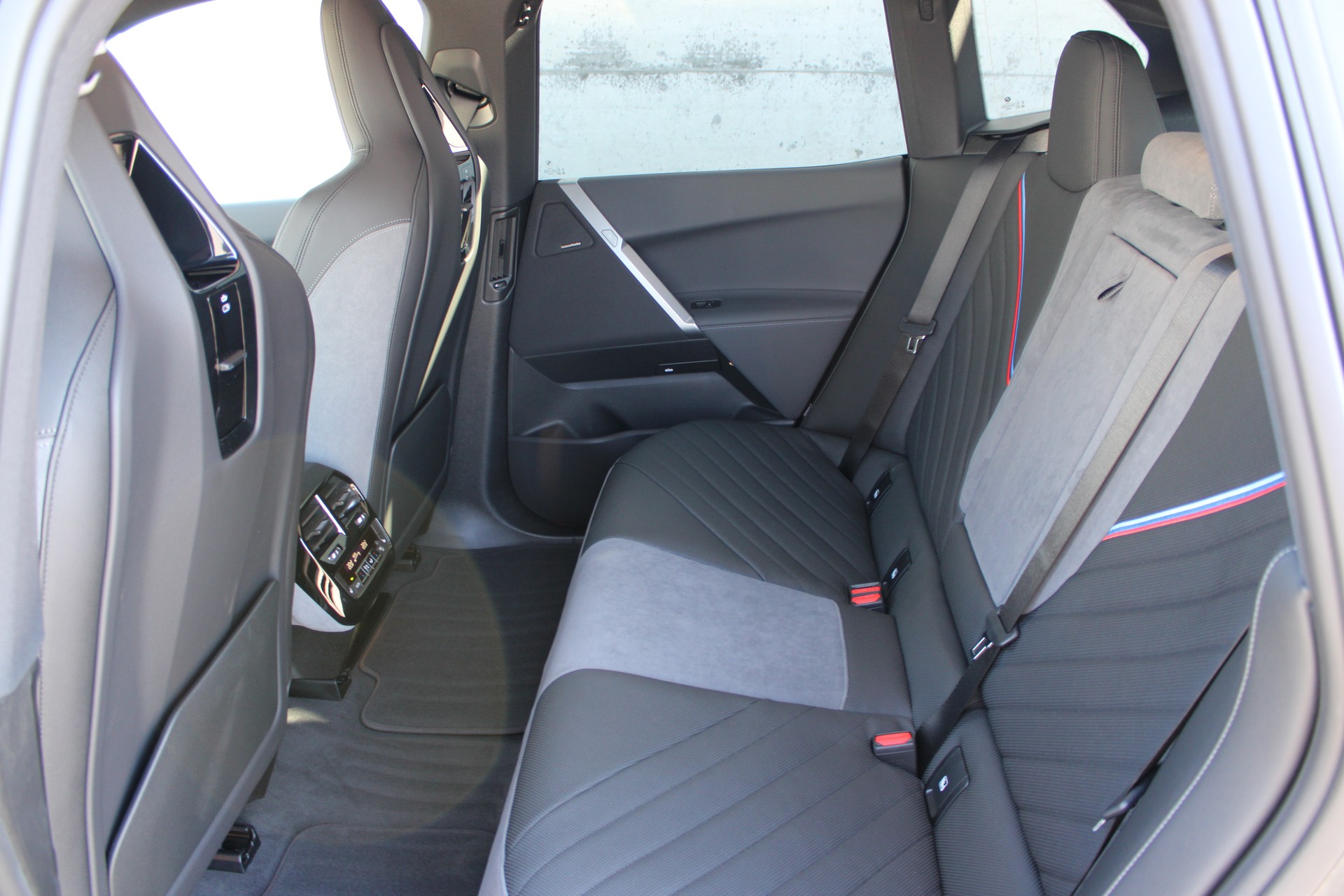BMW iX xDrive60 M Sport Pro-image-15