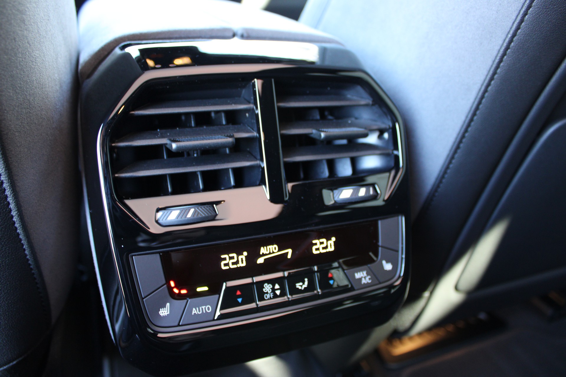 BMW iX xDrive60 M Sport Pro-image-17