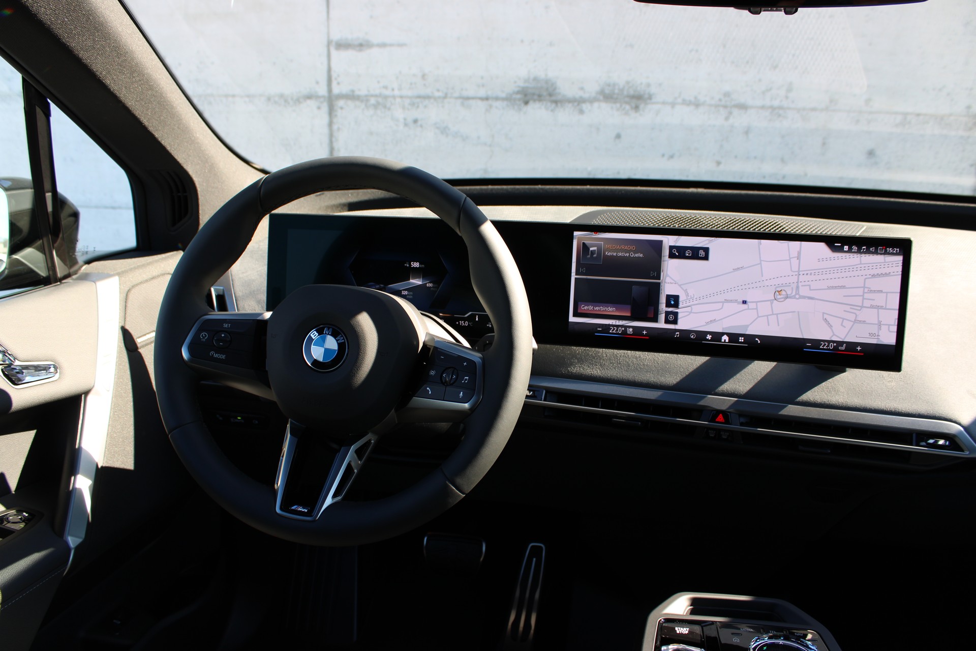 BMW iX xDrive60 M Sport Pro-image-18