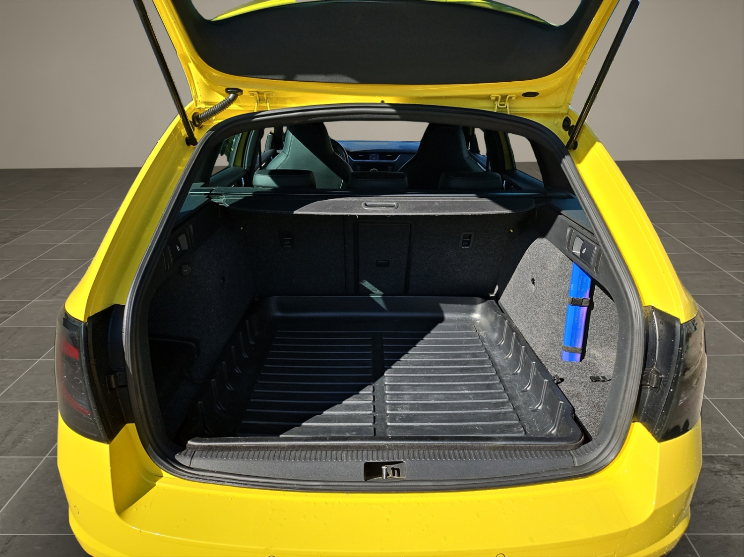 SKODA Octavia Combi 2.0 TSI RS DSG-image-16