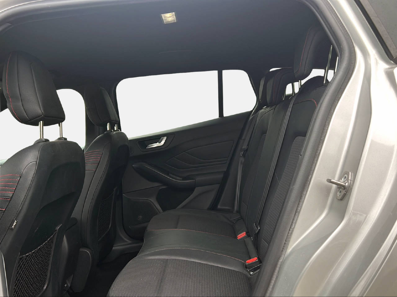 FORD Focus Station Wagon 1.0i EcoB 125 ST-Line-image-12