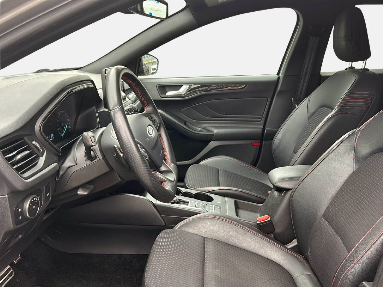 FORD Focus Station Wagon 1.0i EcoB 125 ST-Line-image-9