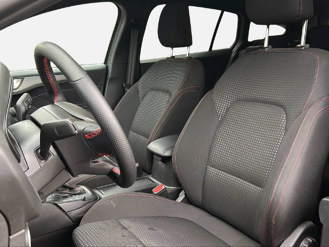 FORD Focus Station Wagon 1.0i EcoB 125 ST-Line-image-9
