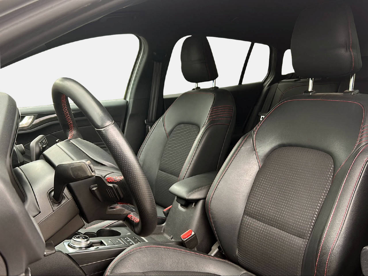 FORD Focus Station Wagon 1.0i EcoB 125 ST-Line-image-10
