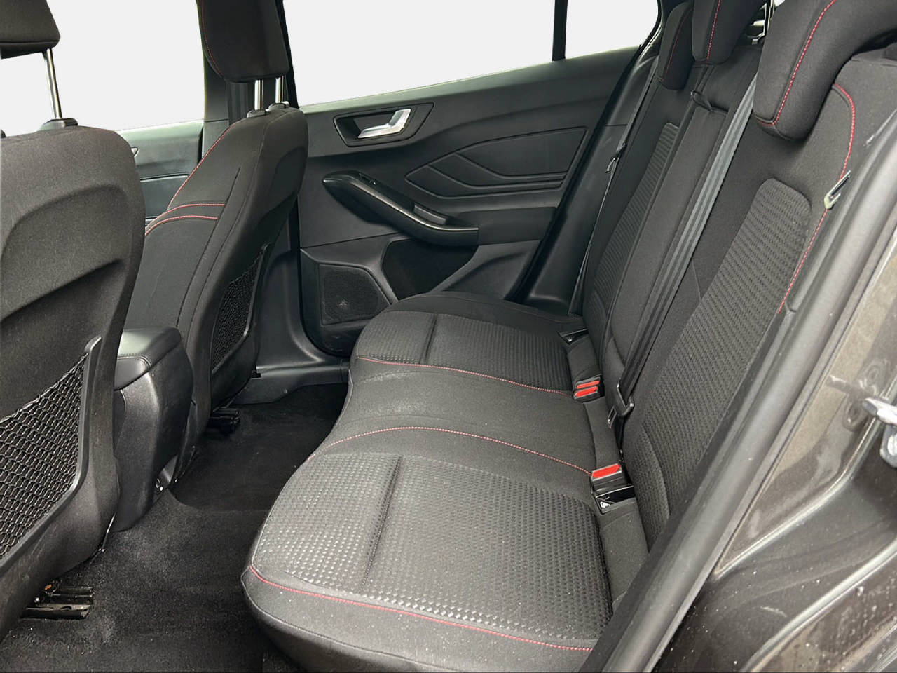 FORD Focus Station Wagon 1.0i EcoB 125 ST-Line-image-12