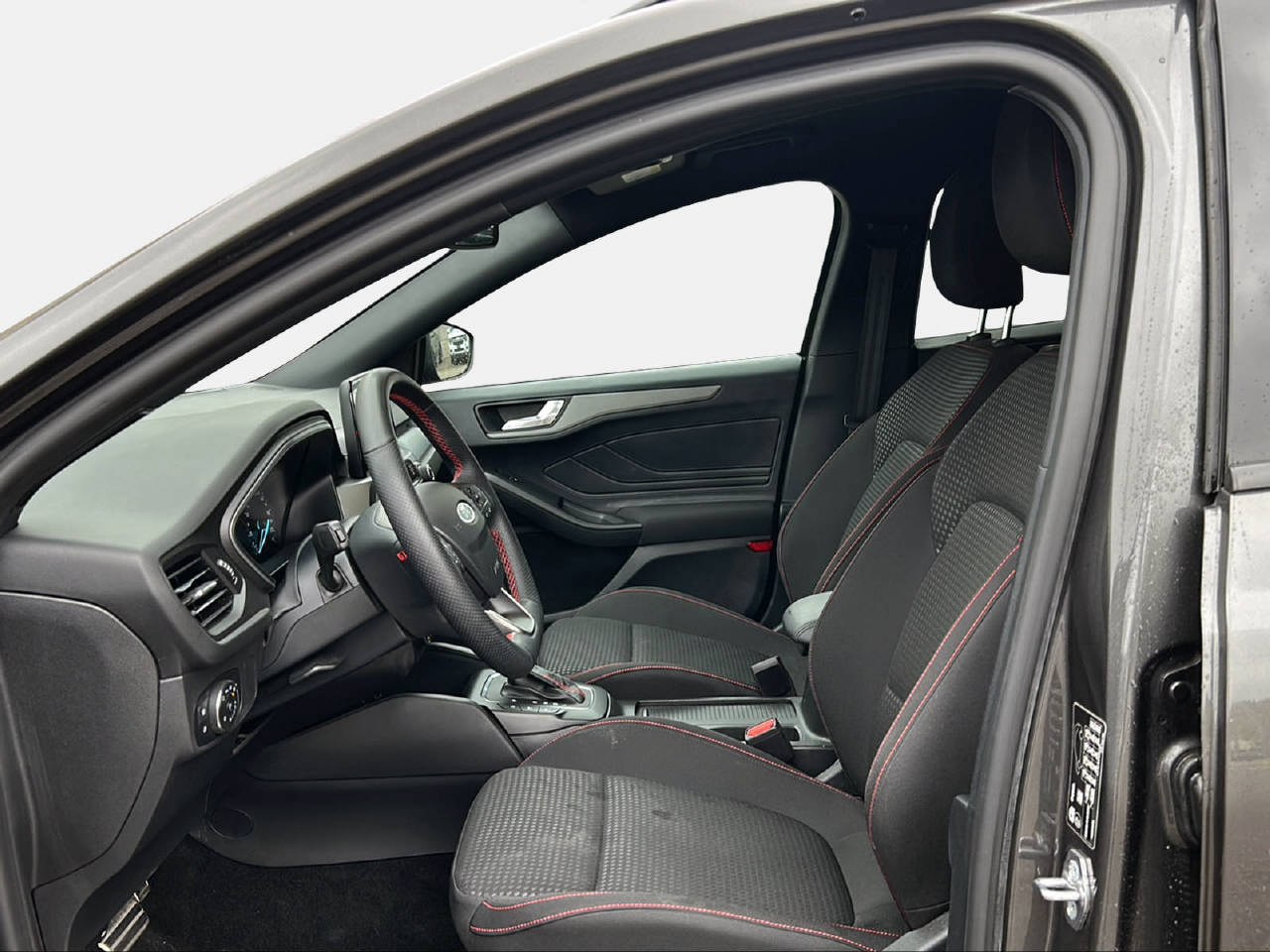 FORD Focus Station Wagon 1.0i EcoB 125 ST-Line-image-10