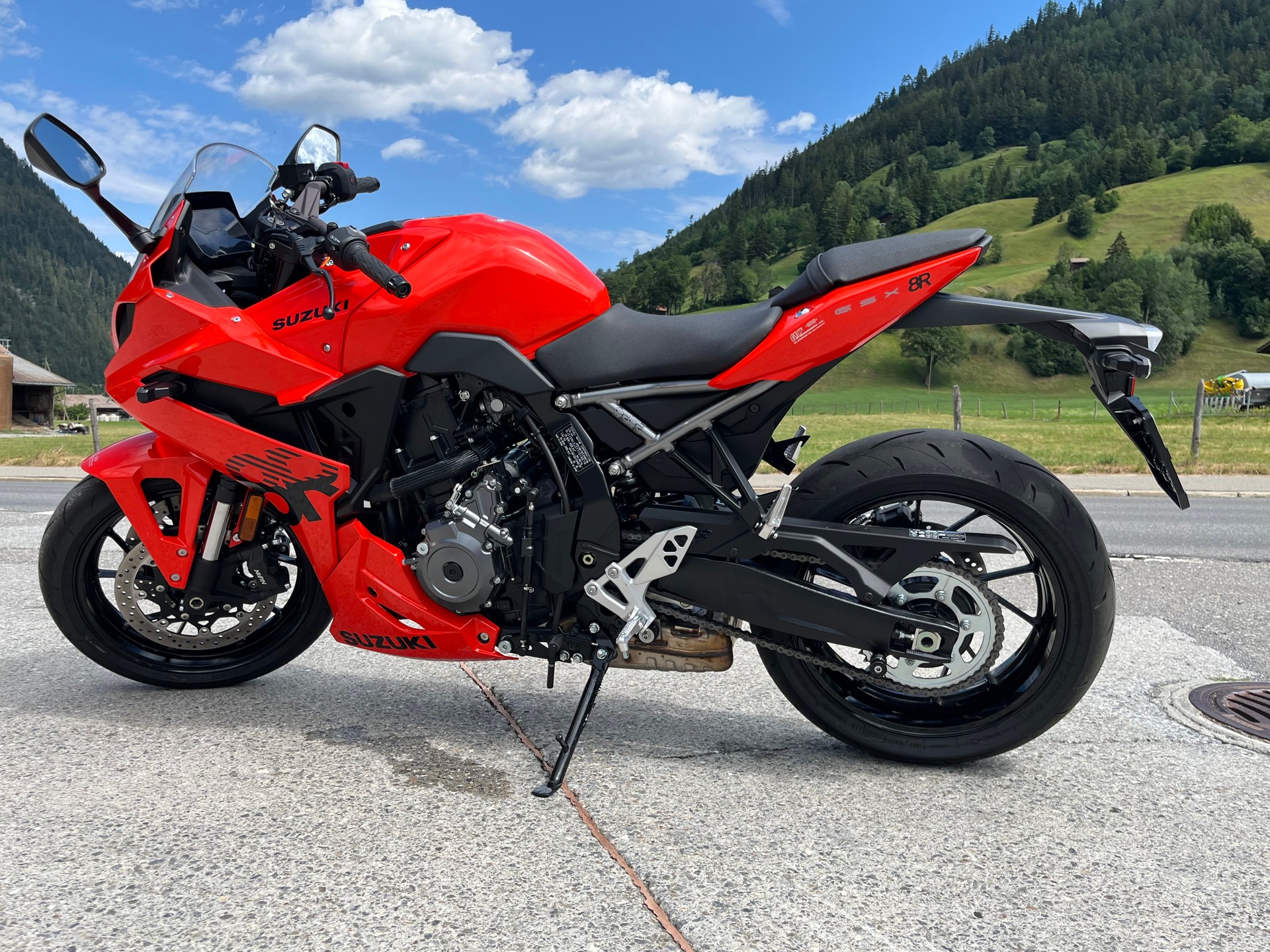 SUZUKI GSX 8 R-image-1