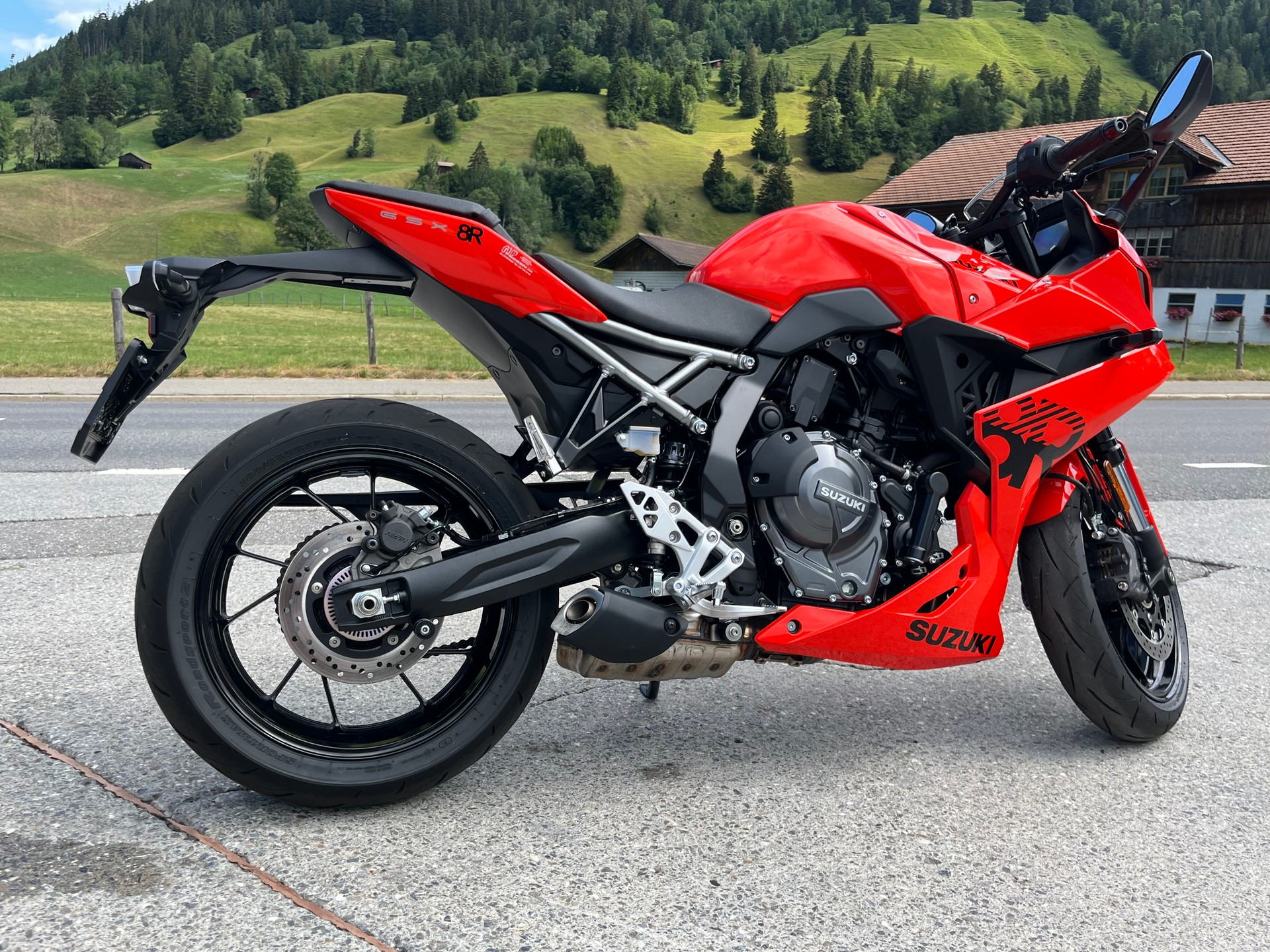 SUZUKI GSX 8 R-image-4