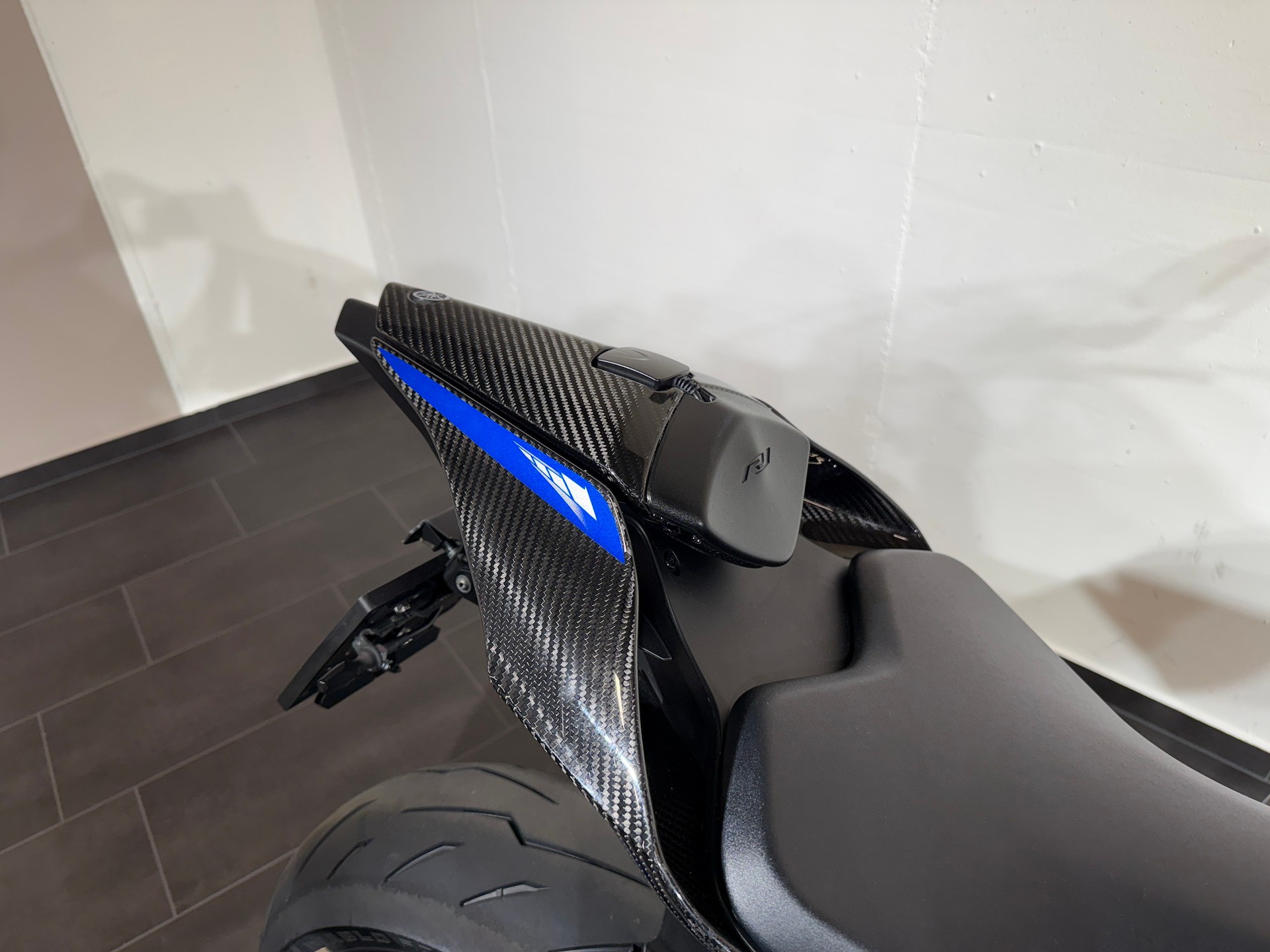 YAMAHA R1M-image-11