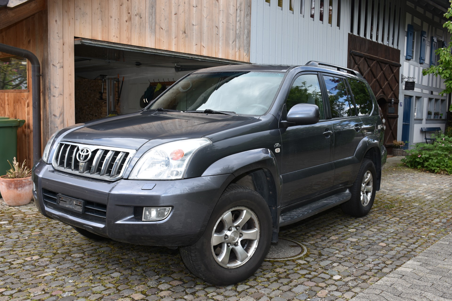 TOYOTA LAND CRUISER-image-0