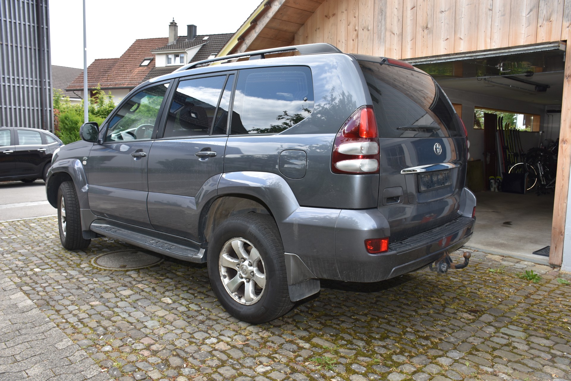 TOYOTA LAND CRUISER-image-2