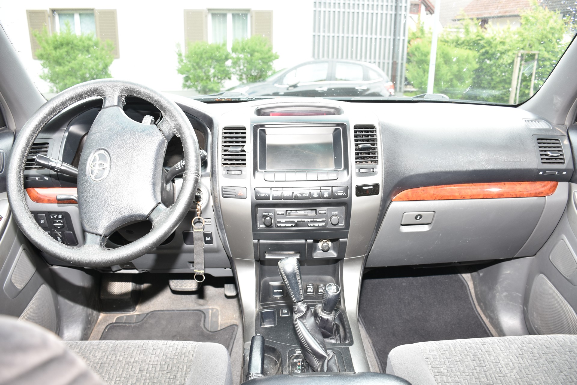 TOYOTA LAND CRUISER-image-4