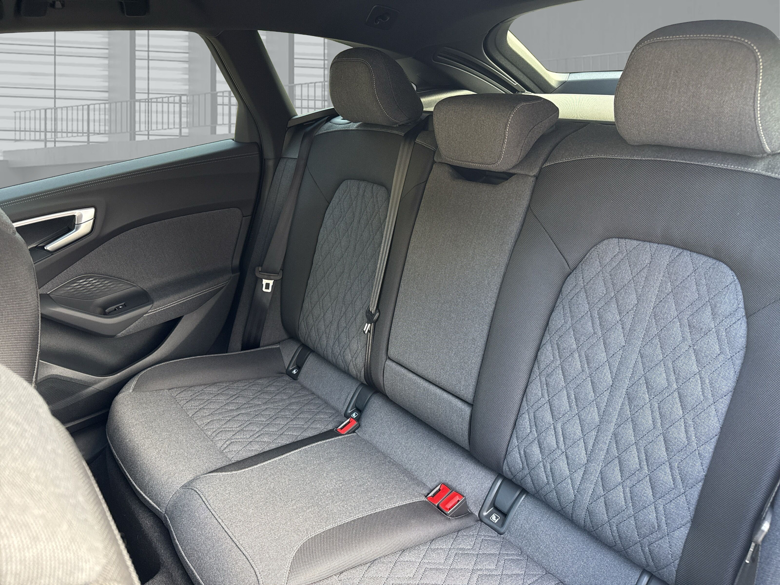 AUDI A5 Avant 2.0 TDI S-tronic S-line-image-18