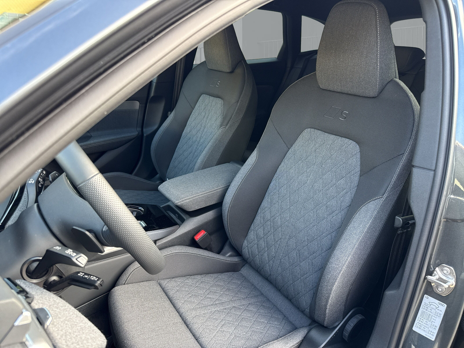 AUDI A5 Avant 2.0 TDI S-tronic S-line-image-17