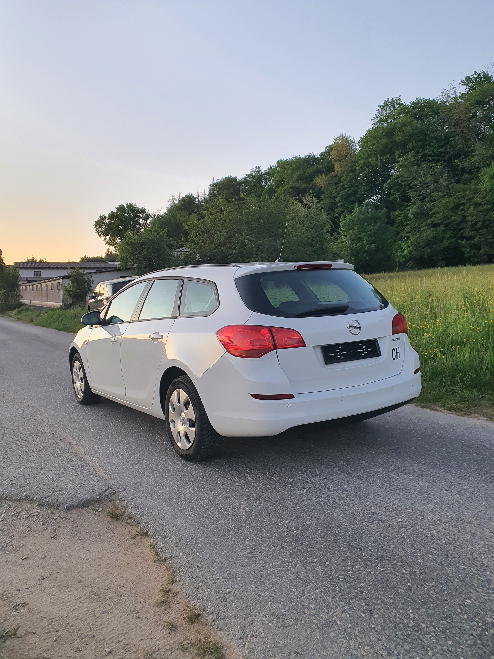 OPEL Astra SportsTourer 1.4i 16V Enjoy-image-5